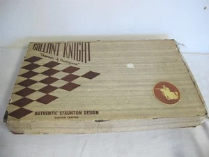VINTAGE GALLANT KNIGHT CHESSMEN OF CHAMPIONS AUTHENTIC STAUNTON USA CHESS GAME - Picture 1 of 5