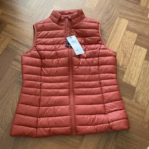 Joules Quilted Bramley Gilet Size 12 Pockets Full Zip Riding Work Henred New - Picture 1 of 5