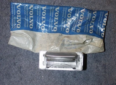 Luz de matrícula original Volvo 140 142 145 164 original number plate lamp NOS - Imagen 1 de 4