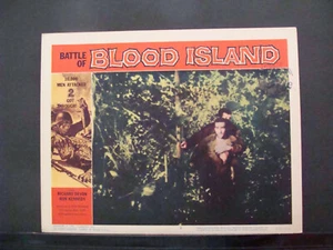 BATTLE OF BLOOD ISLAND Lobbykarte #8 RICHARD DEVON RON KENNEDY 1960 - Bild 1 von 1