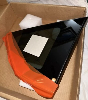 2013-2018 丰田 RAV4 Pilkington 车窗 Assy Quarter 玻璃后右 627100R060 — 第 1/4 张图片