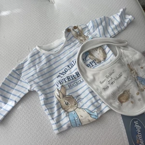 Peter Rabbit Baby Long Sleeve Top And Baby Bib Bundle 0-3 Months - Picture 1 of 6