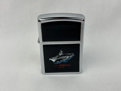 1990 Zippo EUA Isqueiro Forrestal CV 59 porta-aviões da Marinha dos EUA esmalte preto - Imagem 1 de 4
