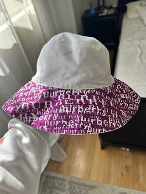 Burberry Niños Sombrero Cubo Patrón Verano y Color Doble Cara. Foto 1 de 4