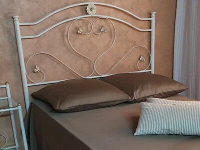 Testata letto una piazza e mezza in ferro battuto Cuore bianco decorato oro  - Immagine 1 di 2