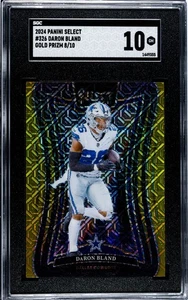 2024 Panini Select - Suite Level SGC 10 DaRon Bland #78 Gold Prizm /10 Cowboys - Foto 1 di 2