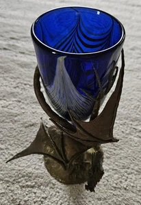 Calice soffiato a mano vetro blu design piuma ottone drago scultura avvolto - Foto 1 di 17