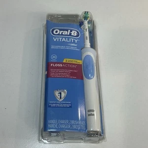 Oral B Vitality Floss Action Rechargeable Power Toothbrush 2 Brush Heads New - Picture 1 of 6