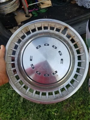 Dodge Challenger 1972-1976, cargador, dardo o furgoneta tapacubos 14"" Foto 1 de 4