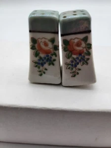 Vtg Ornate Salt & Pepper Shakers made in Japan Teal Top and Flower Bottom - Picture 1 of 4