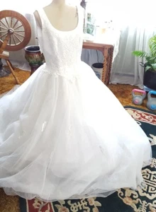 NEW ♡ #6 WEDDING GOWN DRESS ♡ BEAUTIFUL ♡ LAYERS AND LAYERS OF TULLE ♡ SIZE 16 - Picture 1 of 5