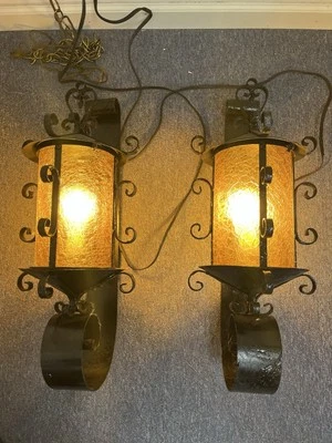 Par de lámparas de filigrana negra vintage Gothic Revival funcionando Foto 1 de 4