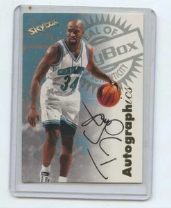 TARJETA DE BALONCESTO TONY SMITH SKYBOX AUTÓGRAFOS 1997 JUGADOR CHARLOTTE HORNETS EE. UU. - Imagen 1 de 2
