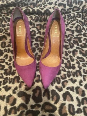 Tacones de gamuza Fendi para mujer púrpura Italia talla 39,5 EE. UU. 9 Foto 1 de 4