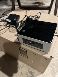 Intel | NUC5PGYh | Pentium N3700 | 2Gb DDR3 | 31Gb SSD | HD Graphic | Windows10 - Picture 1 of 4