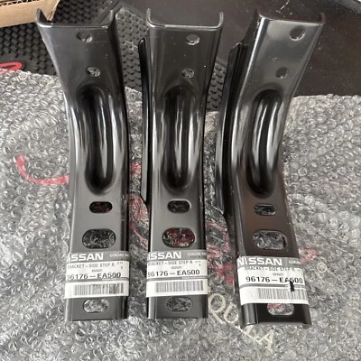 2005-2012 NISSAN PATHFINDER BRACKET-SIDE STEP RIGHT (SETX3) NEW OEM 96176-EA500 - Image 1 of 3