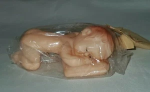 VINTAGE DOLL CRAFTIN' 4.25" SLEEPING BABY ON PILLOW - Picture 1 of 4