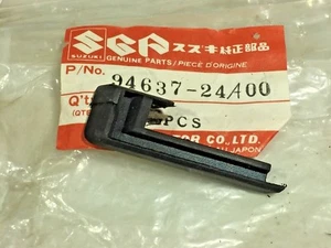 NEW OEM SUZUKI CAVALCADE GV1400 RIGHT SIDE FRONT COVER END CAP 94637-24A00 - Foto 1 di 1