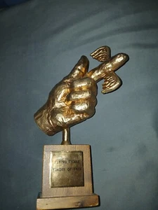 VTG ROWAN & MARTIN'S LAUGH-IN FLYING FICKLE FINGER OF FATE AWARD 1969 - Picture 1 of 2