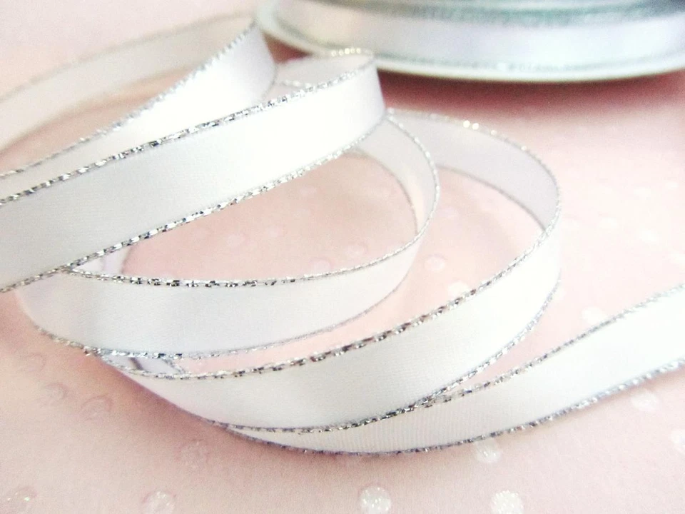 Rollo de 50 yardas satinado 3/8" poliéster cinta/artesanía/boda venta 16-blanco/borde plateado Foto 1 de 1