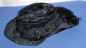 Antiguo sombrero de terciopelo triturado Whimsigoth lentejuelas cuentas de plumas negro gitano boho - Imagen 1 de 11