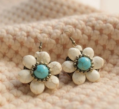 Pendientes Free People Flor Turquesa Piedra Natural Pétalos Racimo Cuentas Boho De Colección Foto 1 de 4