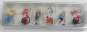 Preiser 10637 Stehende Radfahrer an der Bahn HO 1:87 OVP - Bild 1 von 1