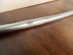 Trek System 1 OEM Mountain Bike Handlebar 25.4 x 560 Flat Y33 OCLV Bontrager - Picture 1 of 13