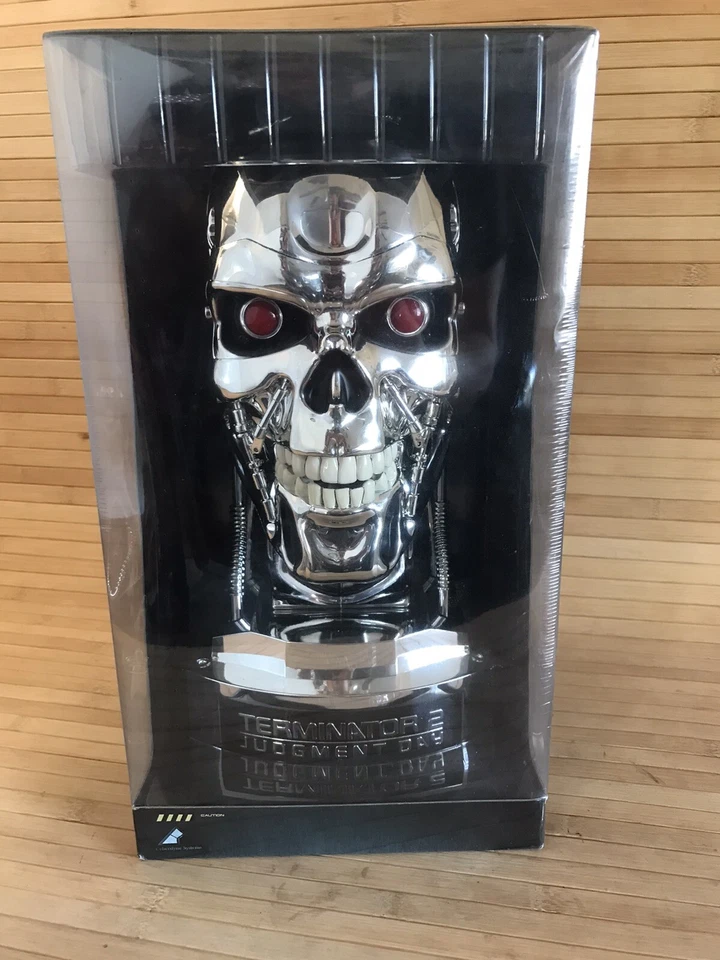 Terminator 2 Judgment Day 6-Disc Collector Set Endoskull Bust Limited Edition - Image 1 of 4