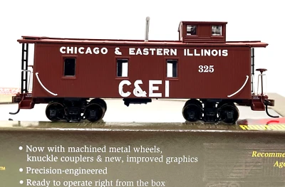 HO ROUNDHOUSE 84274 3 WINDOW STANDARD WOOD CABOOSE CHICAGO & EASTERN ILLINOIS - Image 1 of 2