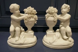 Par de estatuillas de porcelana de Louis-Simon Boizot Capodimonte querubines flores - Imagen 1 de 12