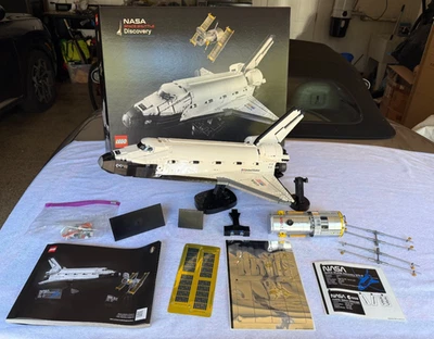 LEGO Icons: NASA Space Shuttle Discovery (10283) 100% completo con instrucciones Foto 1 de 4