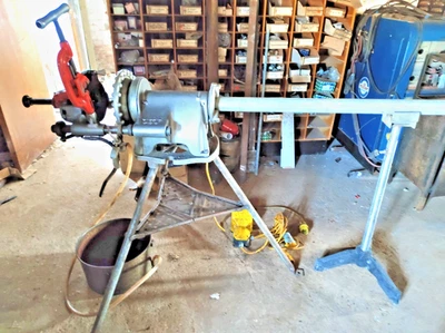 RIDGID 300 PIPE THREADER - Image 1 of 4