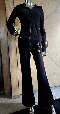 CONJUNTO SUDADERA CON CAPUCHA Y PANTALÓN TWISTED HEART NEGRO CON CUENTAS TALLA M/P Foto 1 de 4