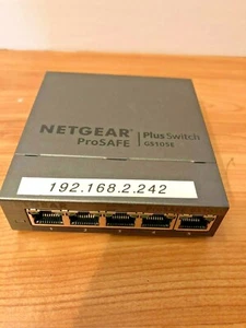 GREAT NETGEAR PROSAFE PLUS SWITCH GS105E 5-GIGABIT PORTS ETHERNET SMART SWITCH - Picture 1 of 3