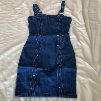 Bebe 多带细节牛仔连衣裙蓝色 $139 4 — 第 1/4 张图片