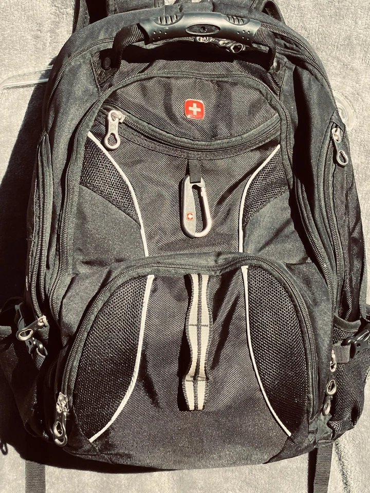 Mochila para portátil SWISSGEAR Scan Smart TSA 17,5" negra - ¡Todos los bolsillos imaginables! Foto 1 de 4