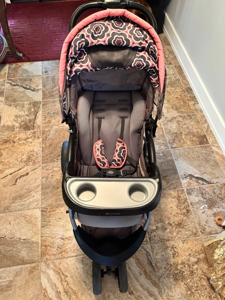 Carrinho Baby Trend floral coral rosa/marrom com dossel, bandeja e assento deitado - Imagem 1 de 4