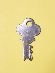 Vtg Key D64 LONG Mfg Company Atkinson Long EVERLASTING Trunk Footlocker D-64 - Picture 1 of 7