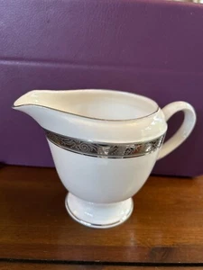 ROYAL WORCESTER DAVENHAM PLATINUM PATTERN Milk Jug 1st quality 4.5 x 2.5" - Picture 1 of 6