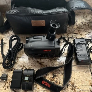 RCA VHS-C Camcorder Model CC612 w/ Charger Battery Wall Adapter Charger - Picture 1 of 3