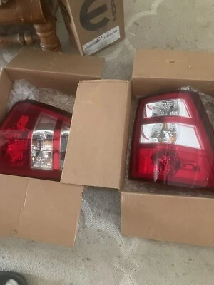 Conjunto de luces traseras izquierda y derecha Mopar genuino OEM Jeep Grand Cherokee WH Foto 1 de 4