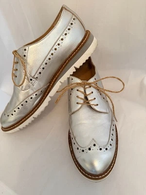 Zapatos con cordones Charles David plateados Oxford para mujer talla 9 Foto 1 de 4