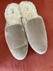NEW~BEIGE VELVET SLIPPERS~BIRDIES BRAND~FAUX FUR LINING~8.5~CLASSIC! - Picture 1 of 6