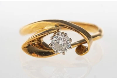 Anillo solitario vintage 1980 inusual oro amarillo de 18 quilates torcido diamante 0,25 quilates talla K  Foto 1 de 4