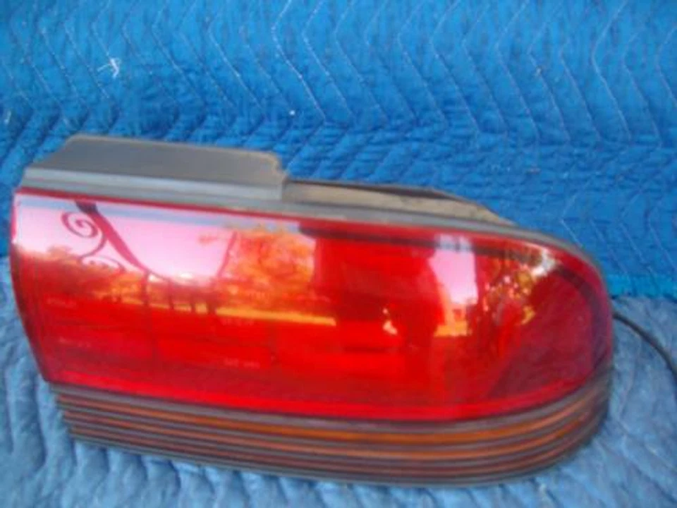 1996 1995 1994 MITSUBISHI DIAMANTE RIGHT TAIL LIGHT OEM USED  - Image 1 of 1