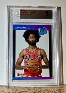 Tarjeta de novatos Coby White 2019-20 Panini NBA #6 1989 clasificación 1/3431 BGS 9 Mint Bulls - Imagen 1 de 2