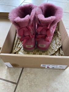 Ladies Uggs Hot Pink With Bows SIZE 8