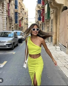 NUEVO CON ETIQUETAS_VESTIDO ASIMÉTRICO SOÑADO MIDI RECORTE VERDE NEÓN ZARA SS22 PARA MUJER 9878/110 - Imagen 1 de 14