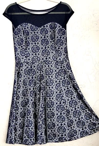 EnFocus Gr. 10 marineblau gold metallic Strickkleid Fit & Flare Herzausschnitt Netzobermaterial - Bild 1 von 4